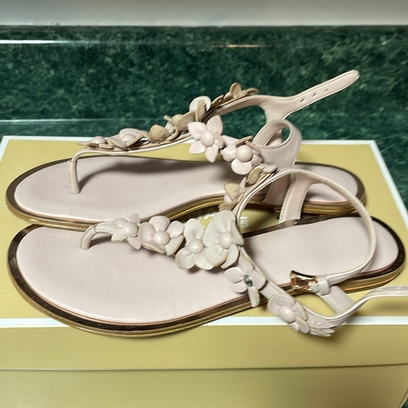 Womans size 6.5 sandals - Picture 3 of 4